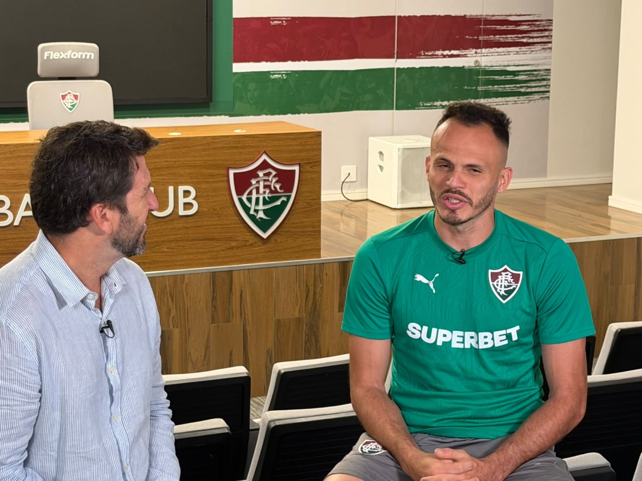 Renê se firma no Fluminense pela regularidade e projeta sonho: "Libertadores é sempre especial"