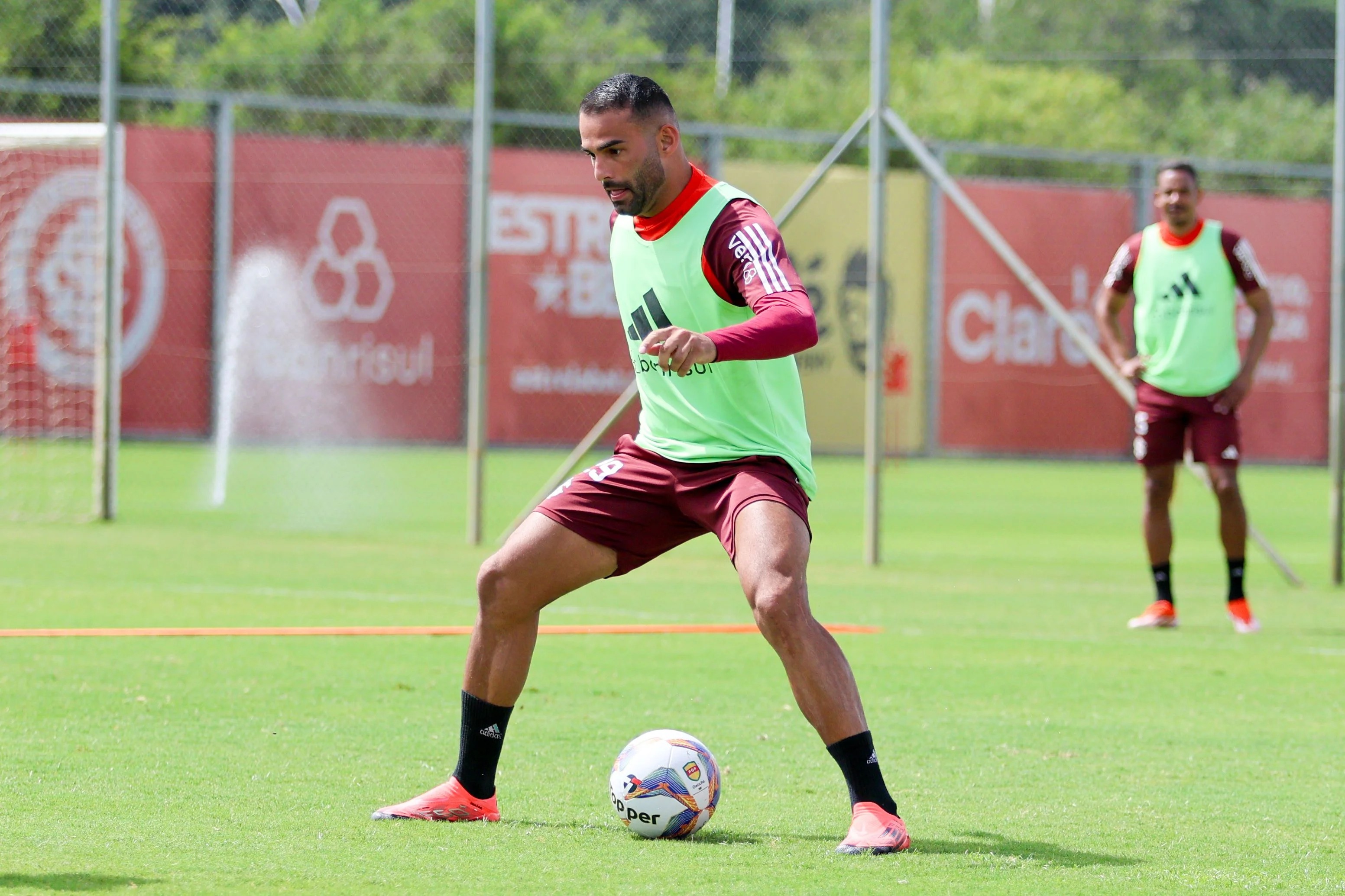 Santos fecha contratação de Thiago Maia, do Inter
