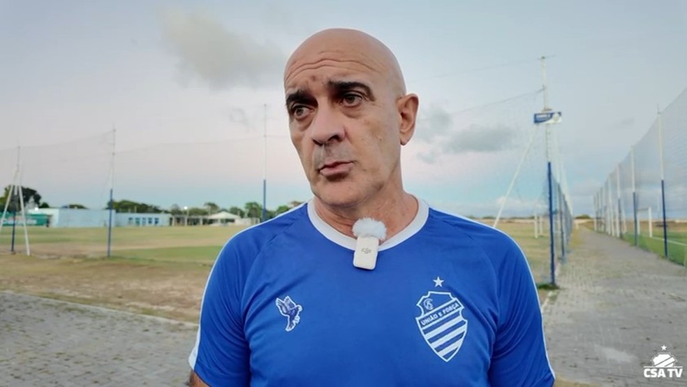 Rafael disse que análise do elenco cabe ao técnico Itamar Schülle — Foto: Reprodução/CSA TV