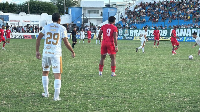 Segundo tempo foi cheio de emoções: 4 gols e 2 jogadores expulsos