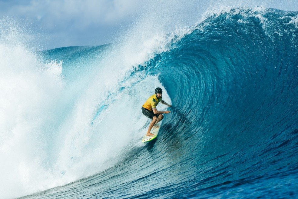 WSL: Yago Dora avança às oitavas de final em Teahupoo — Foto: WSL