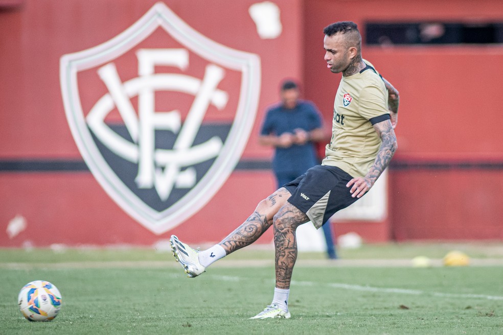 Luan em treino do Vitória no início do ano  — Foto: Victor Ferreira / EC Vitória