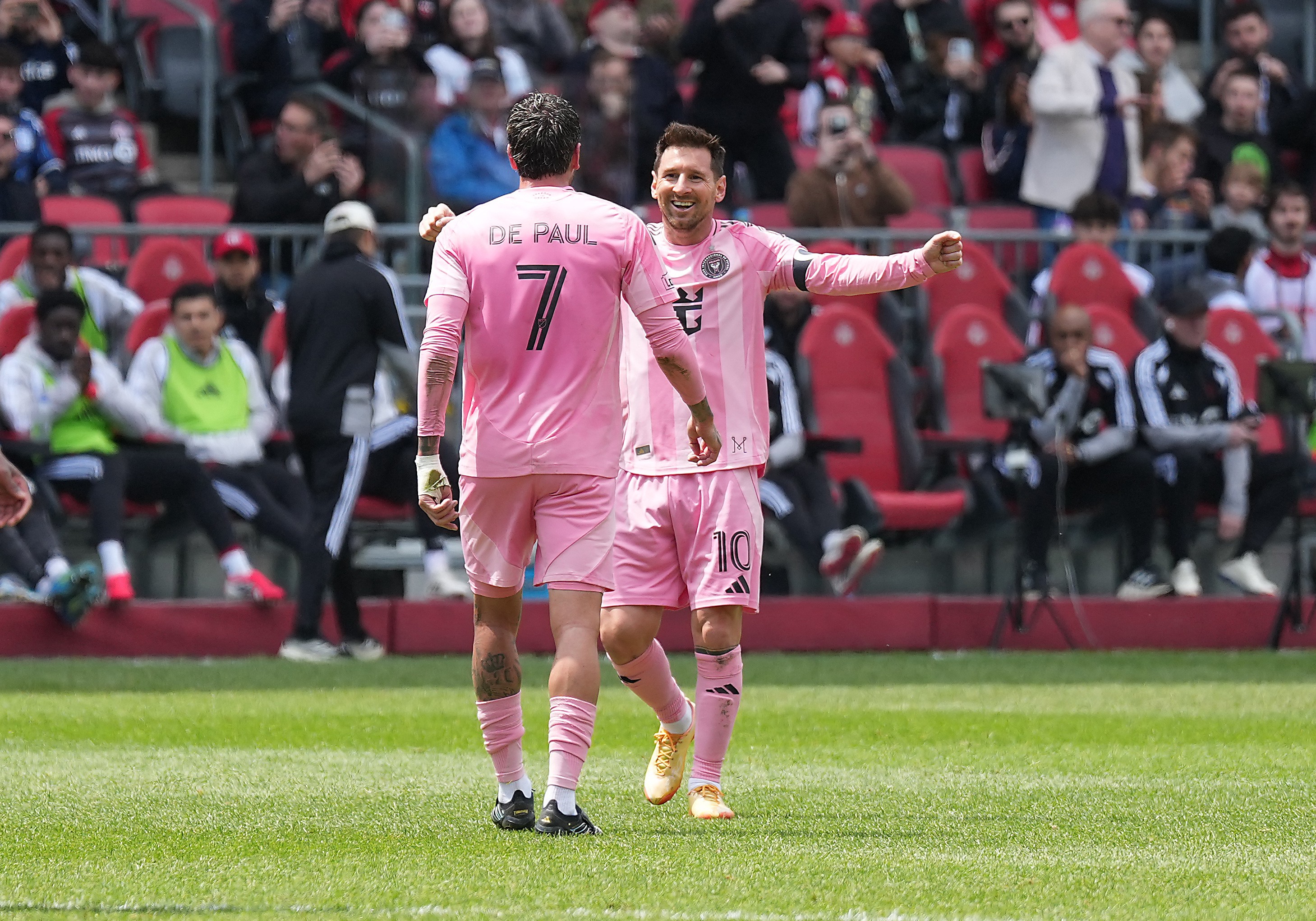 Messi chega a 100 participações em gols na MLS e Inter Miami vence Toronto
