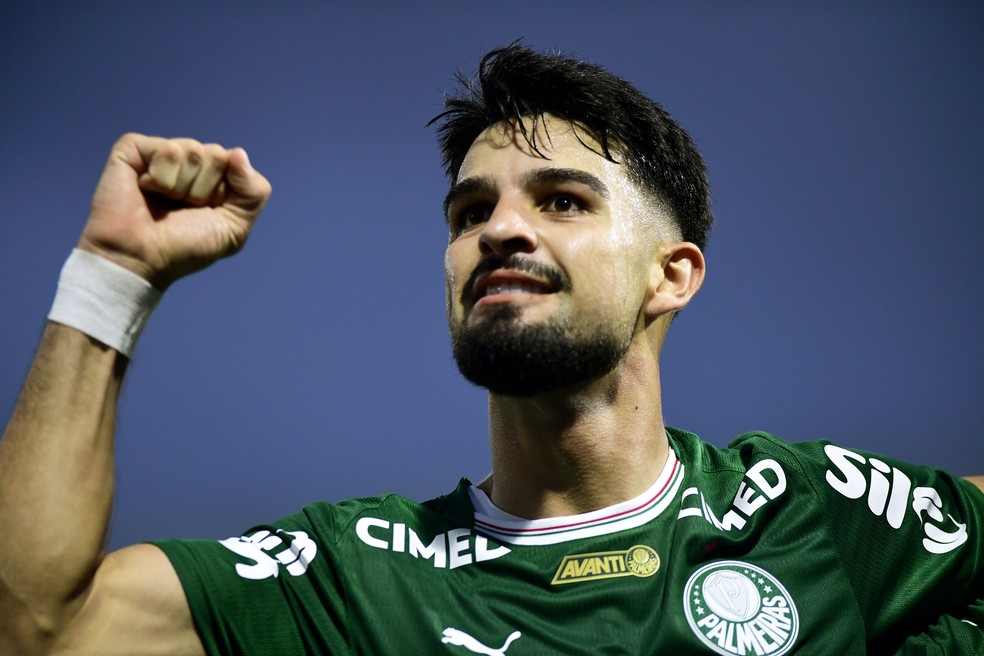 Flaco López comemorando gol pelo Palmeiras