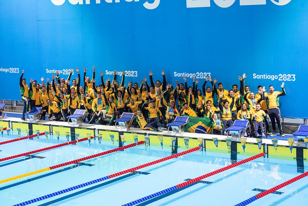 Equipe de natação do Brasil celebra recorde de medalhas no Parapan — Foto: Saulo Cruz/CPB