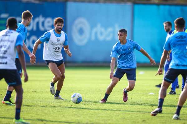 Grêmio analisa condições de Diego Costa e Braithwaite para próximos jogos.