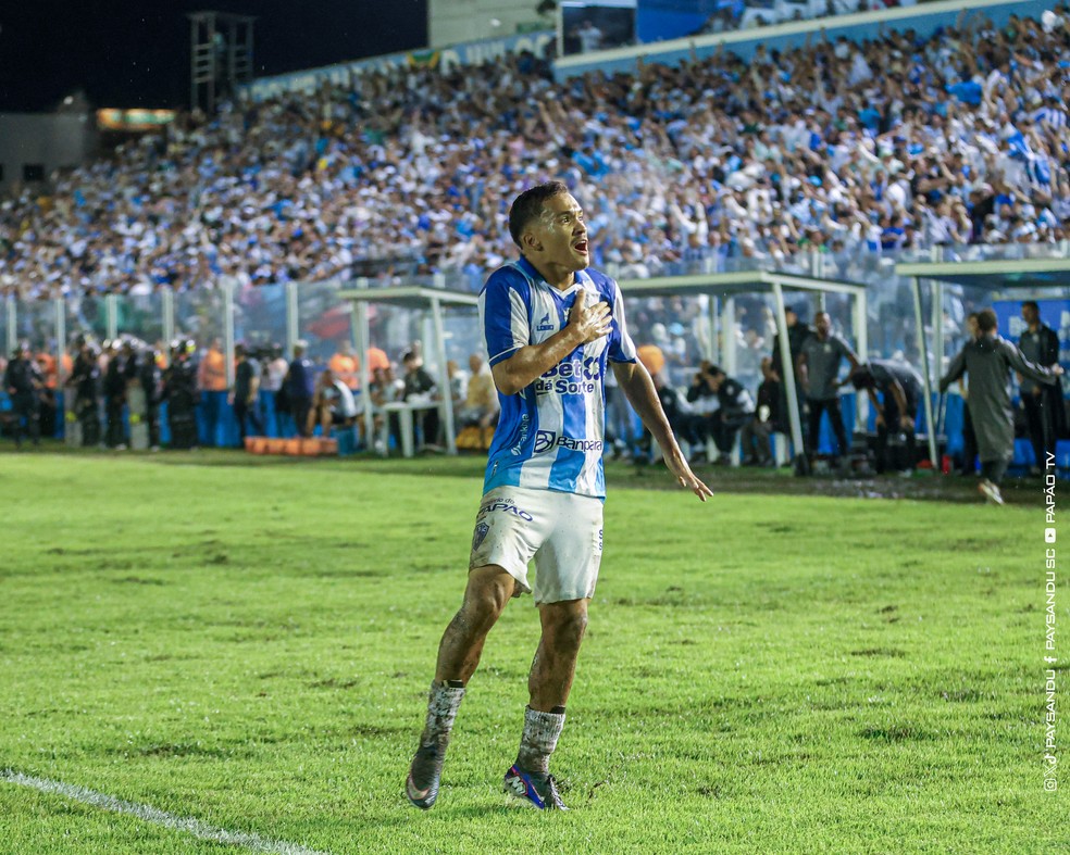 Juninho comemora gol do Paysandu