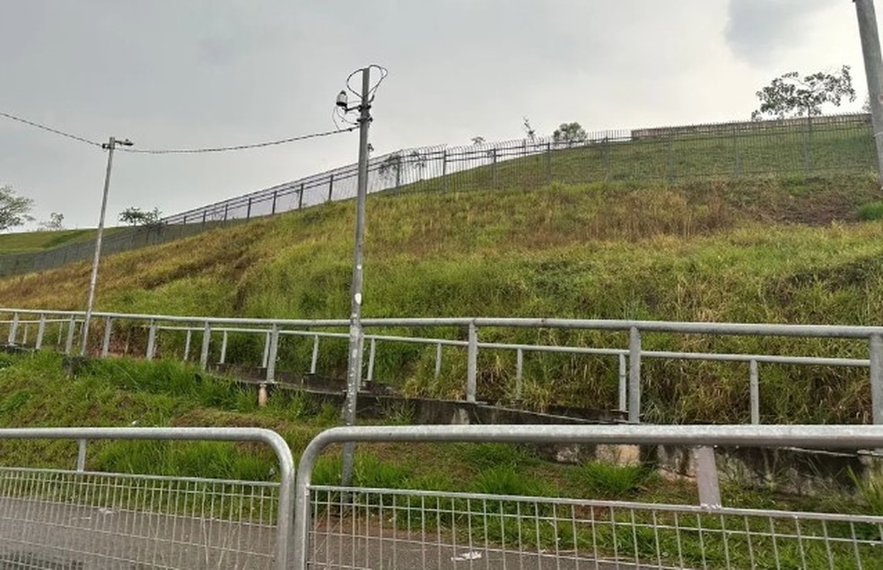 Local onde Rafael Suman Brolezi, de 16 anos, levou choque ao sair de um jogo do Corinthians na noite de terça-feira — Foto: Malu Mões/CBN SP