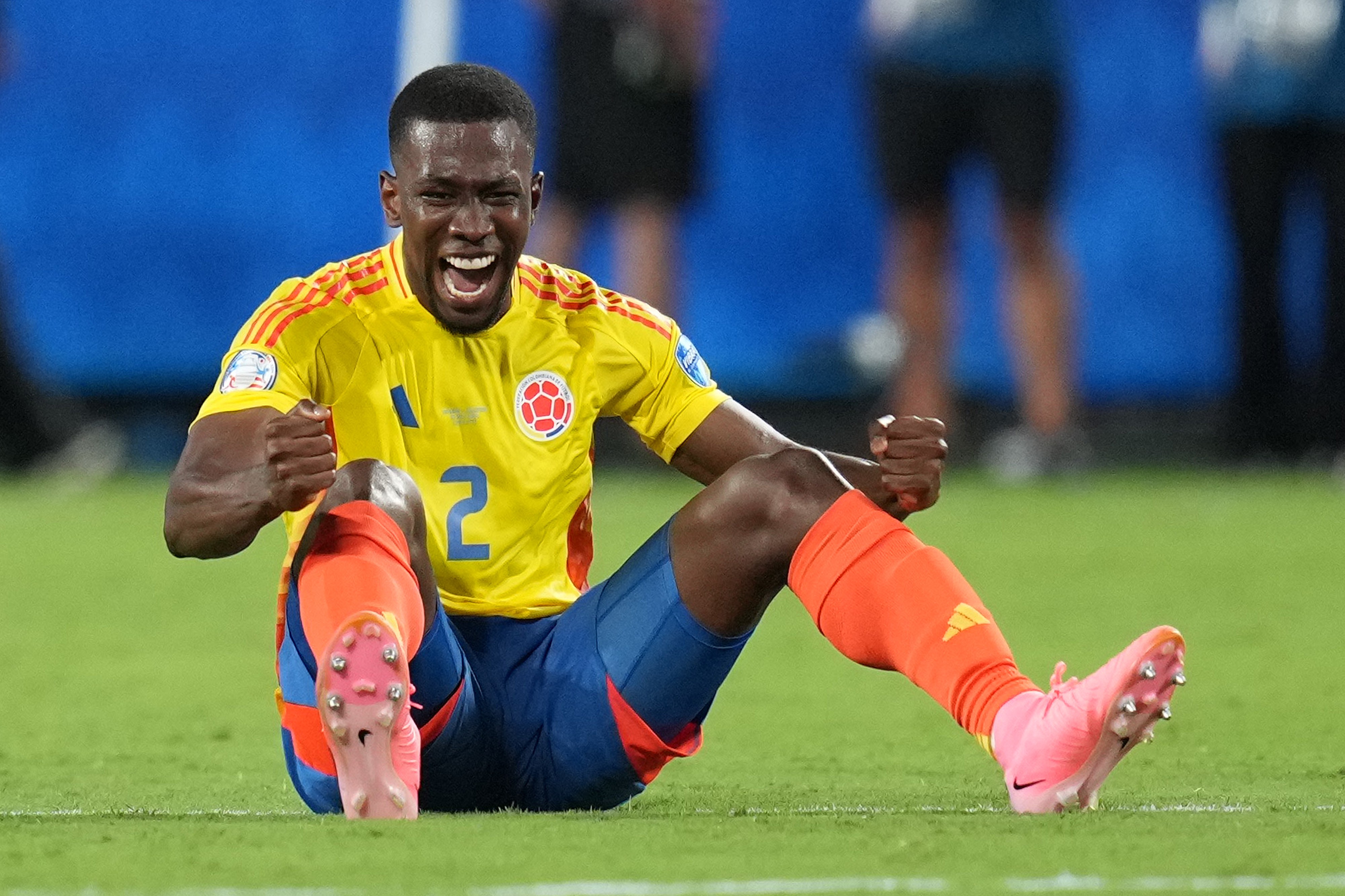 Por que o Vasco quer Carlos Cuesta? Conheça o zagueiro da seleção da Colômbia