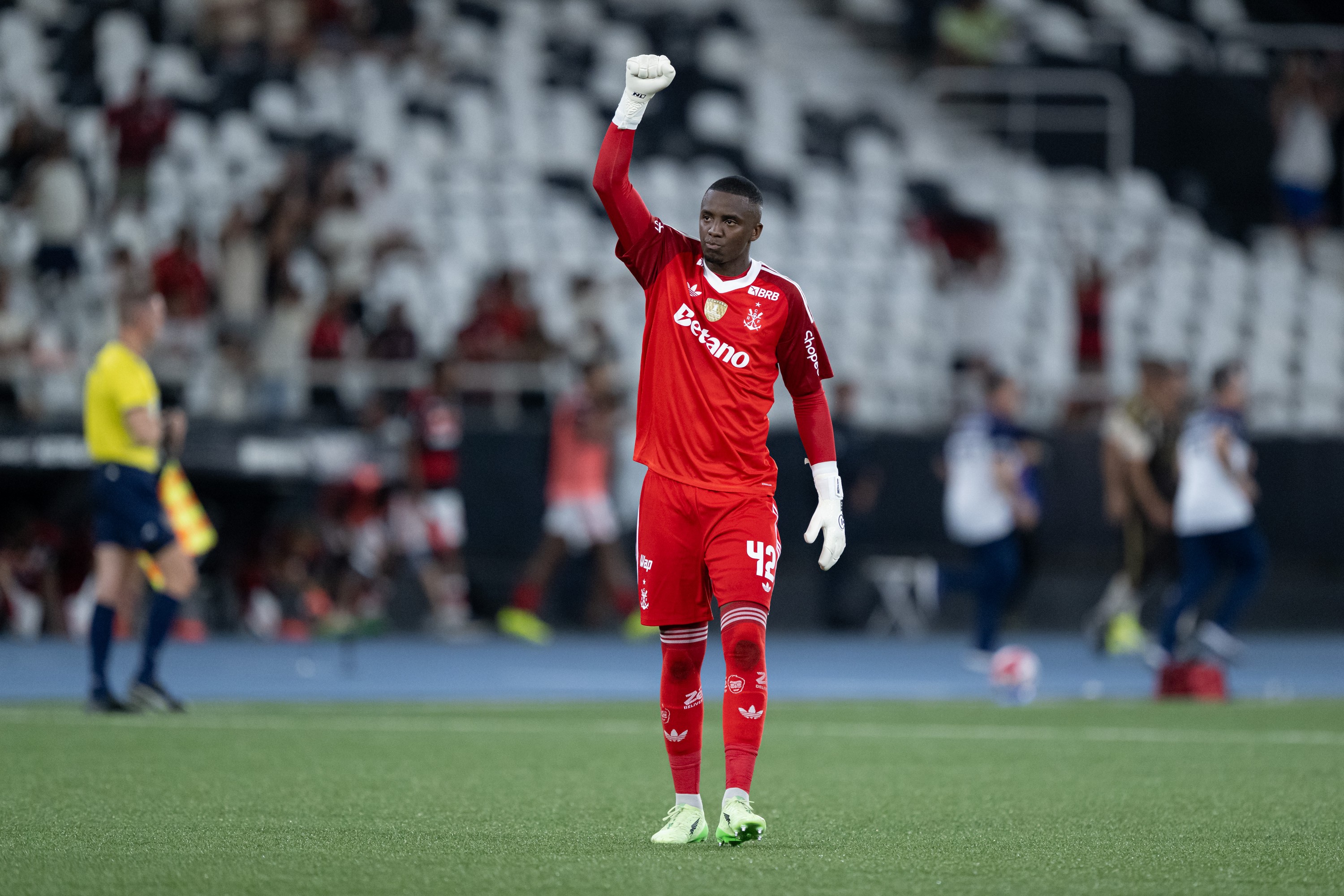 Andrew brilha contra o Botafogo e reforça sua posição no Flamengo: