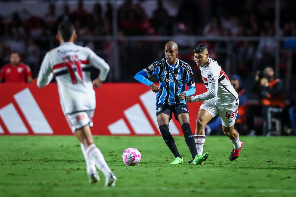 Josué atuando pelo Grêmio contra o São Paulo, no Brasileirão 2023 — Foto: Lucas Uebel/Grêmio FBPA