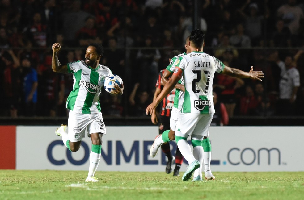 Nacional e Atlético Nacional empatam em jogo de oito gols na Libertadores, libertadores