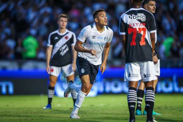 Negociação entre Grêmio e Gustavo Martins para renovação emperra novamente