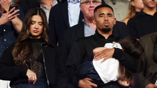 Gabriel Jesus no Camp Nou com a família