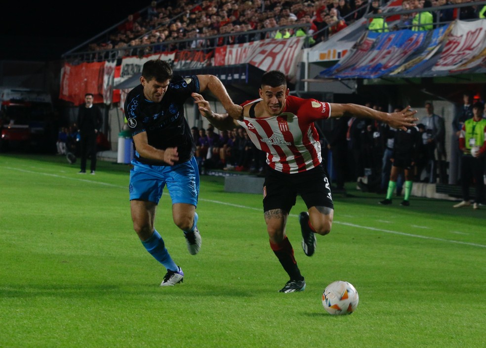 Kannemann em Estudiantes x Grêmio — Foto: João Victor Teixeira