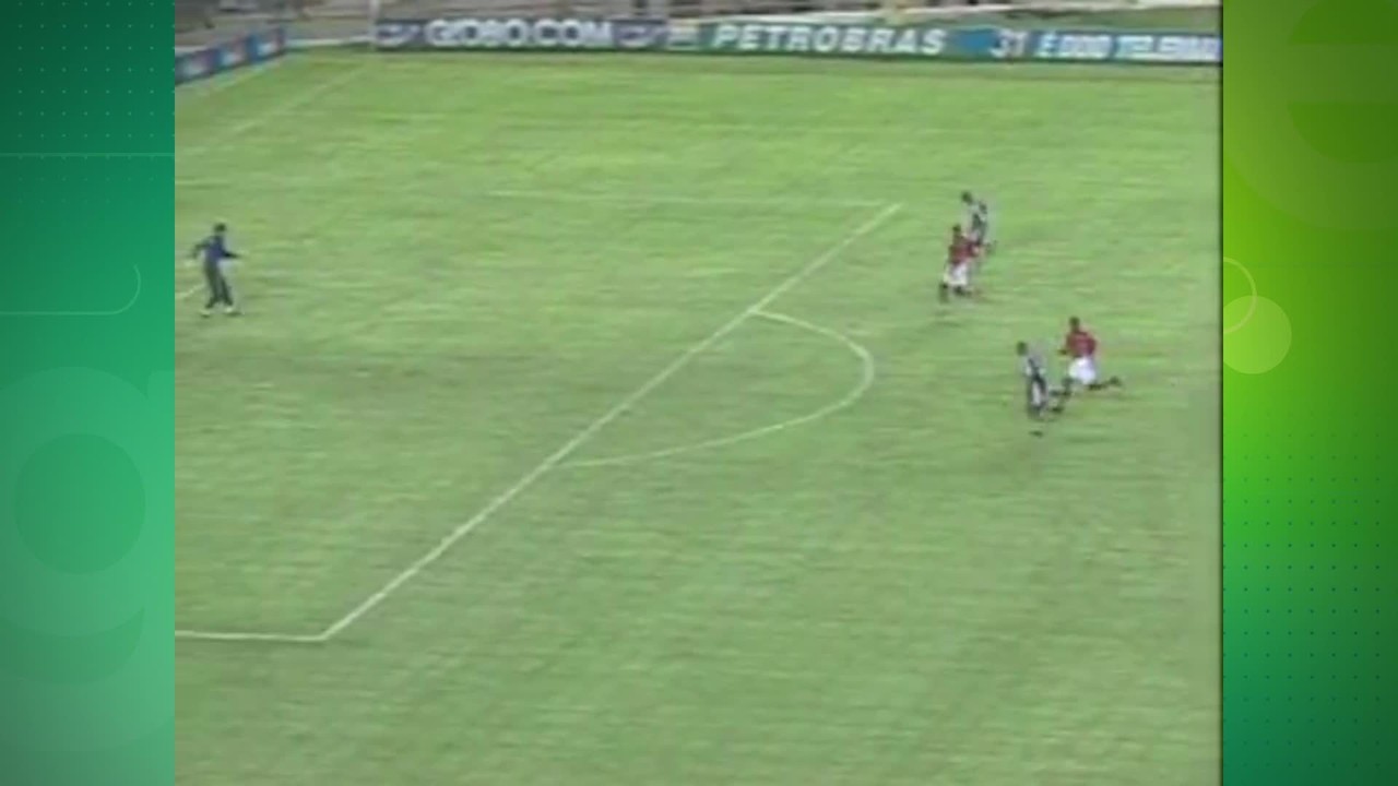 Em 2000, Amaral quase fez golaço no Vasco x Flamengo