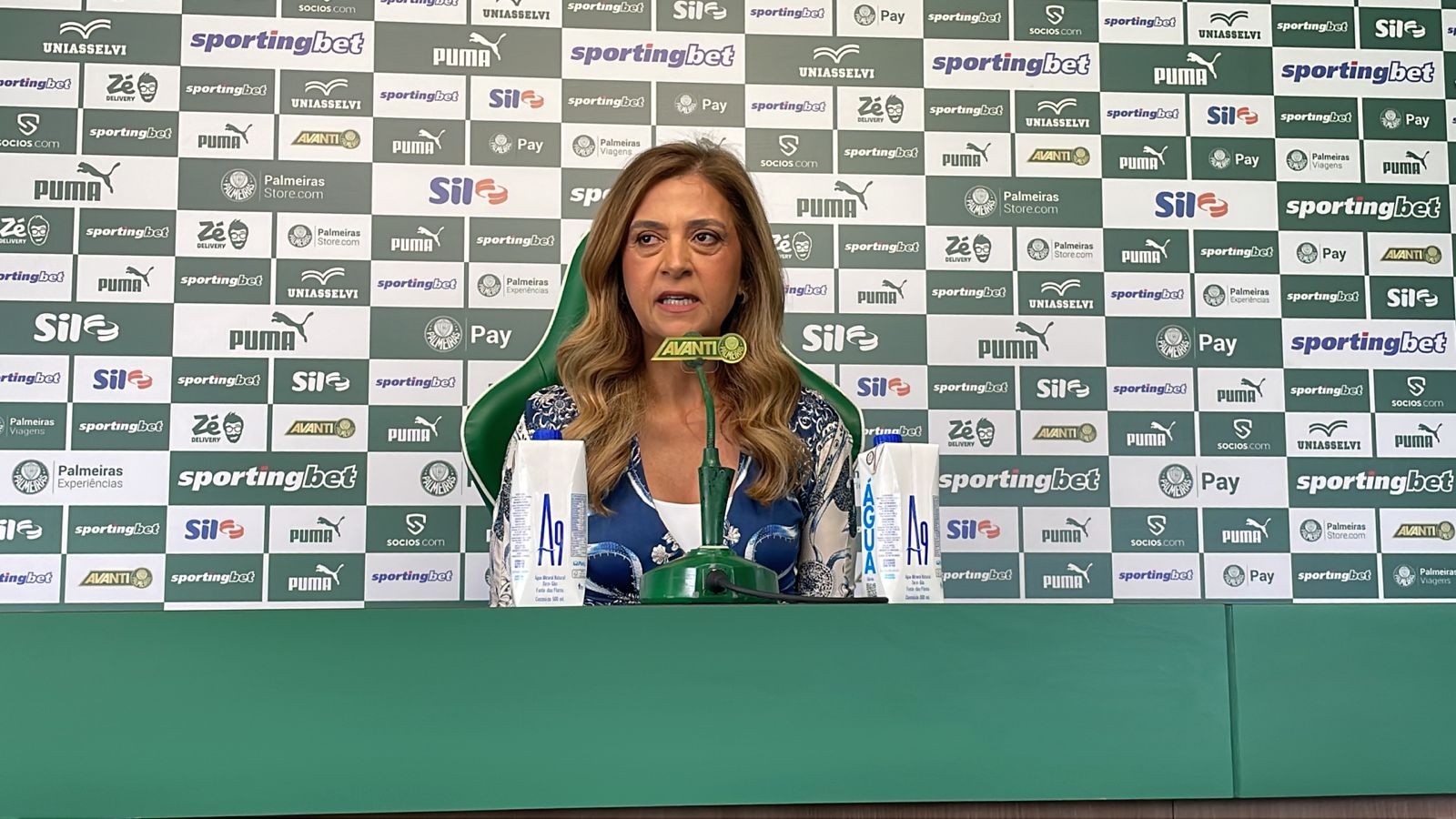 Presidente do Palmeiras propõe união de clubes contra racismo no futebol.