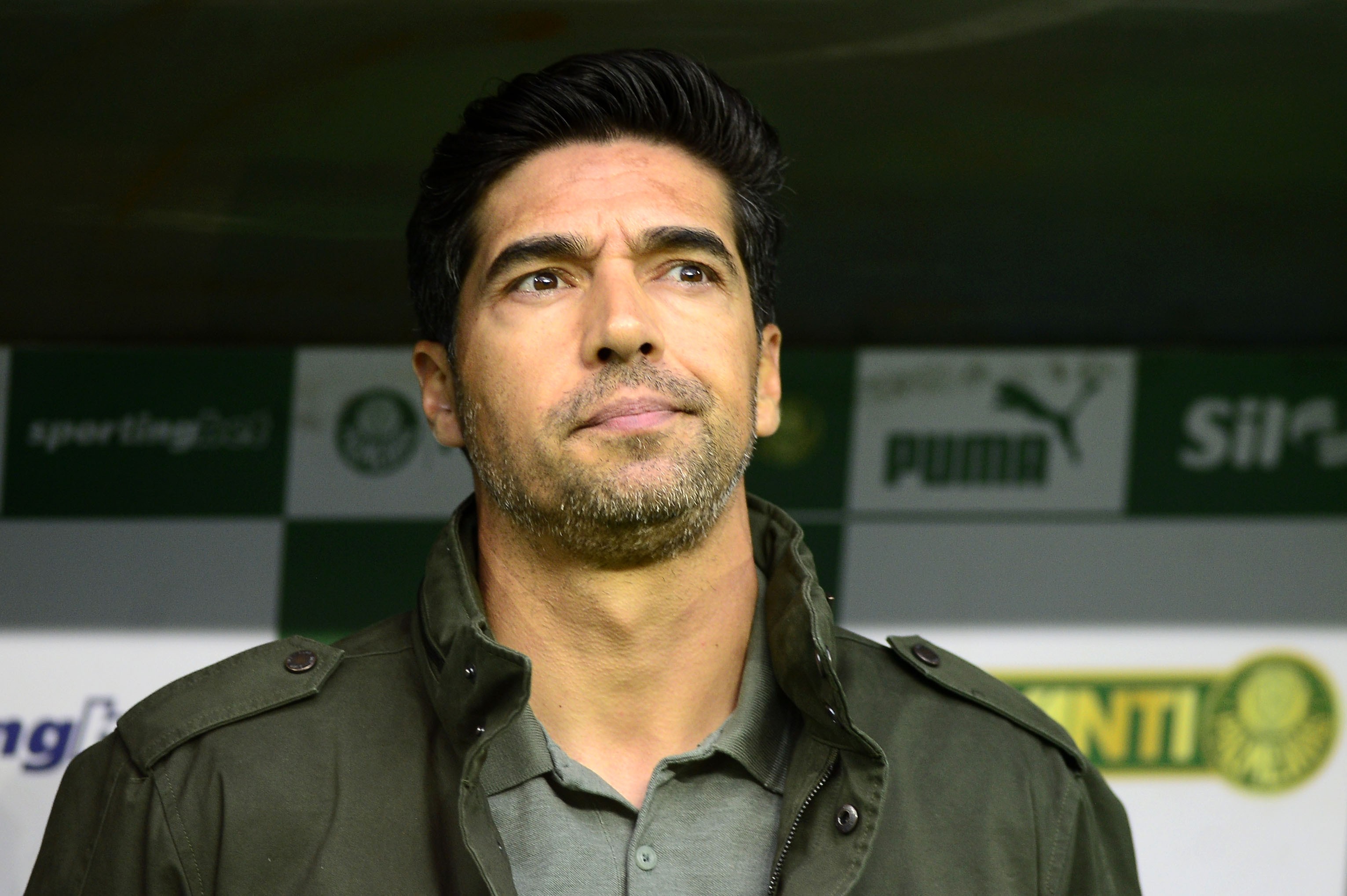 Abel diz que está a uma cláusula de renovar com o Palmeiras: 