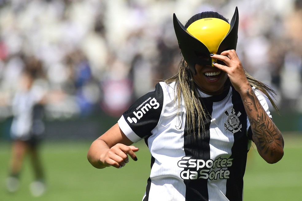Vic Albuquerque, autora de mais de 100 gols no Corinthians, tem contrato até dezembro — Foto: Marcos Ribolli
