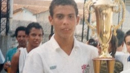 Quem revelou Ronaldo? Clube do RJ provoca Cruzeiro em postagem