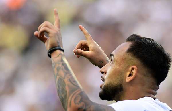 Início desafiador do Corinthians supera expectativas de Maycon: uma surpresa impactante