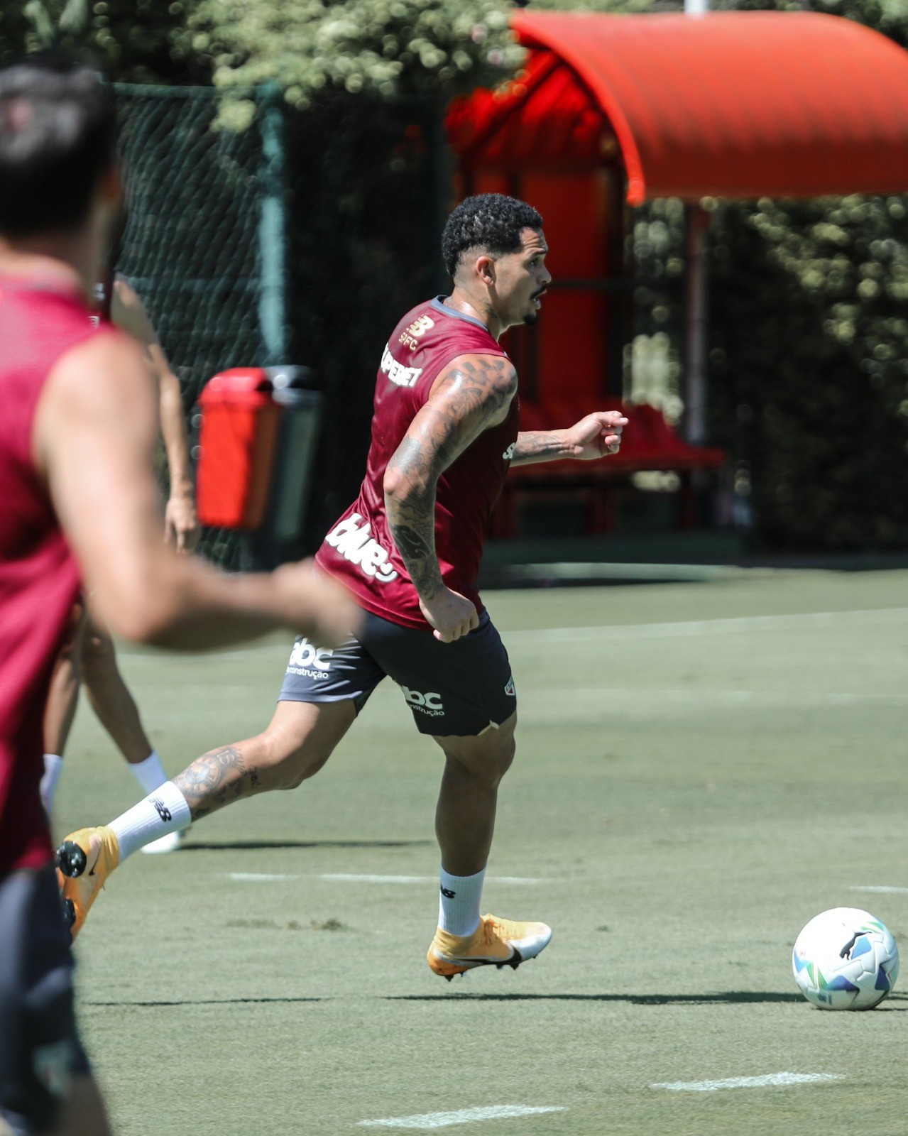 Luciano encerra jejum e disputa posição de Calleri no São Paulo