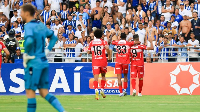 Anselmo comemora o terceiro gol do CRB no clássico contra o CSA
