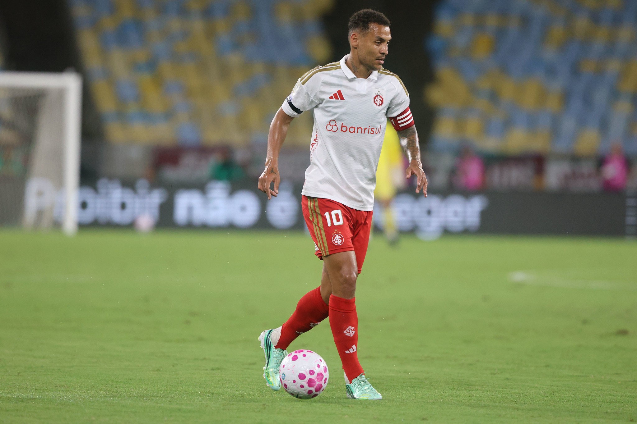 Inter aguarda exames de Alan Patrick e Thiago Maia para saber se terá dupla contra o Coritiba