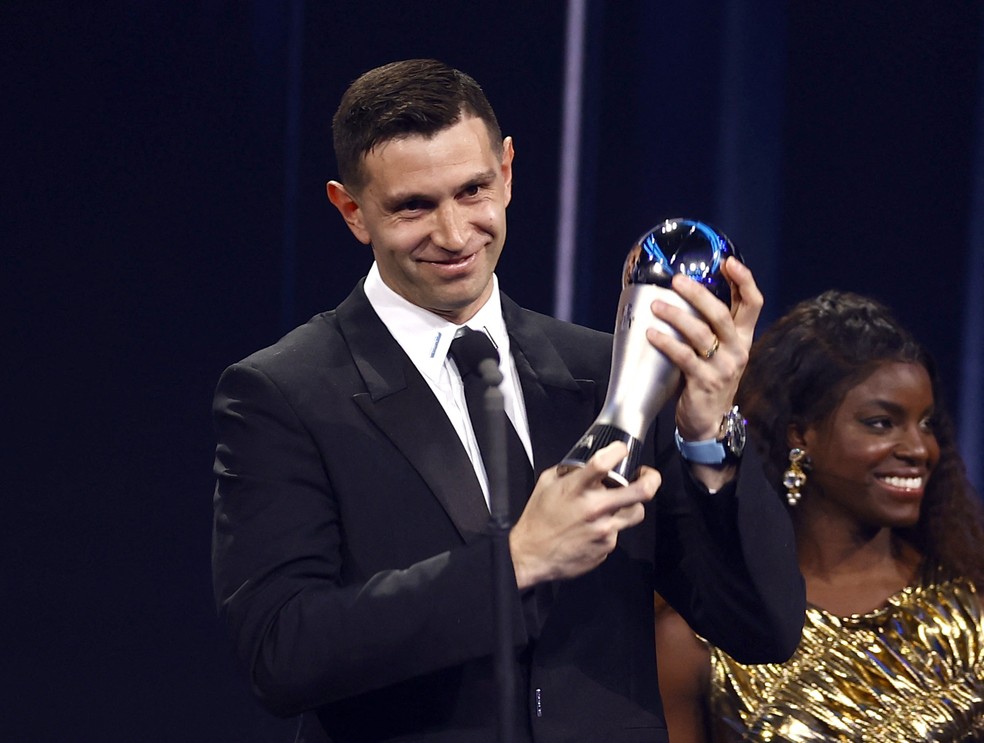 Courtois, Martínez e Bono são finalistas do prêmio da Fifa de melhor goleiro