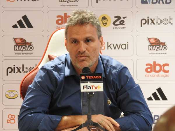 De la Cruz se destaca no Flamengo e mantém esperanças pelo título brasileiro.