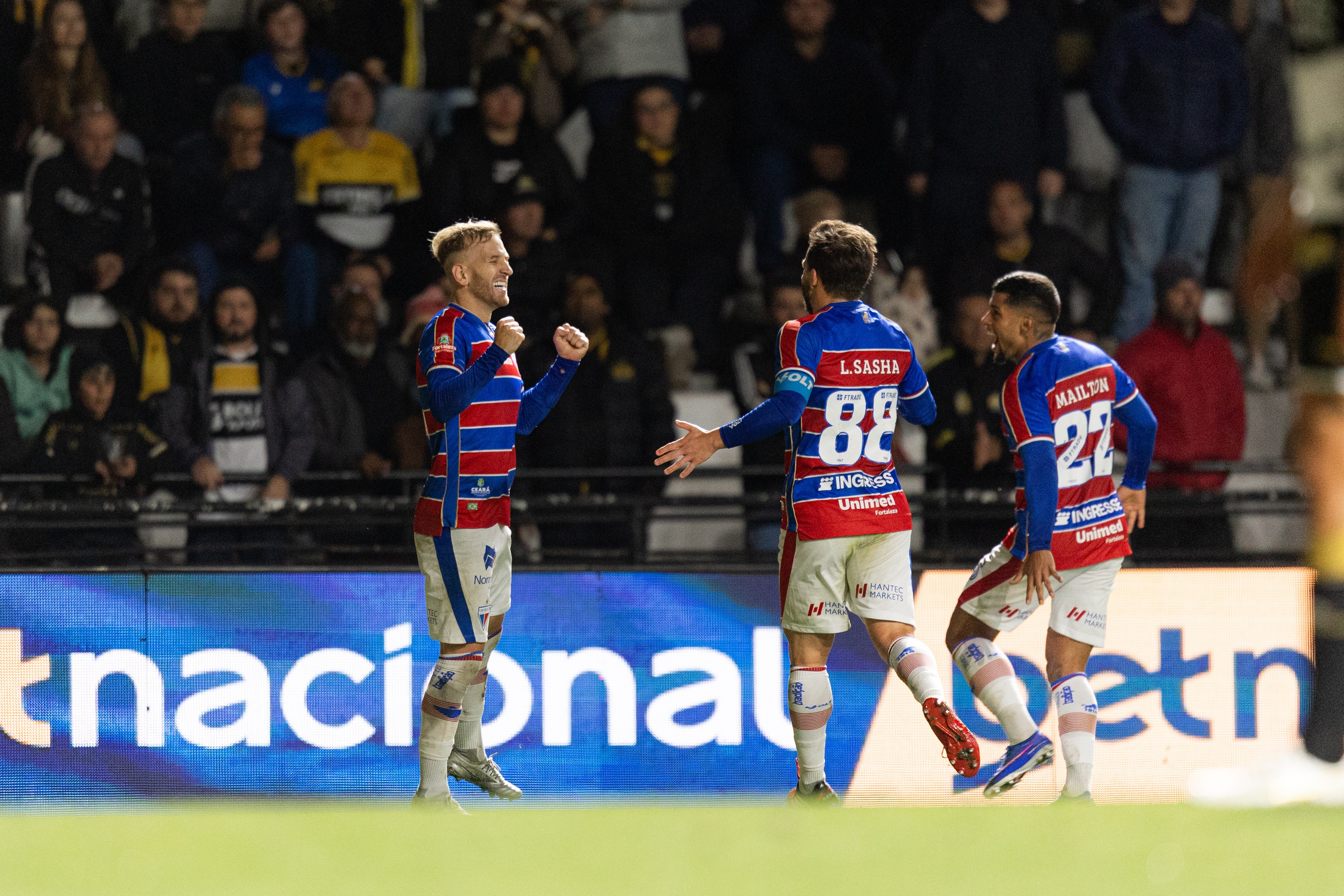 Fortaleza derrota Criciúma fora e encosta no G-2 da Série B