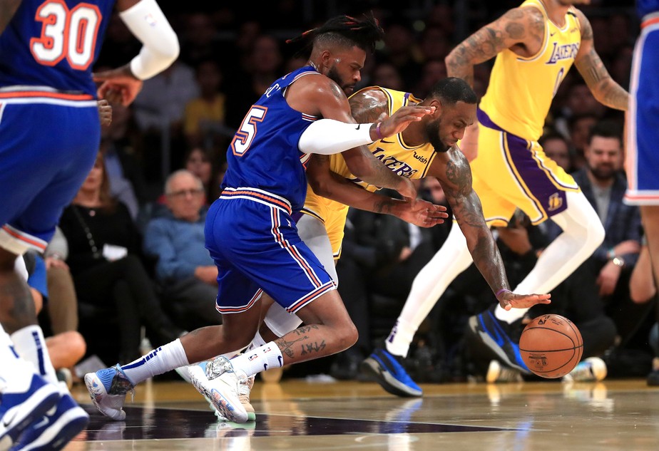 Em noite inspirada de LeBron James, Lakers vencem o Sacramento