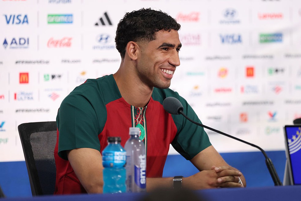 Hakimi, capitão do Marrocos, em entrevista coletiva — Foto: Darrian Traynor/Getty Images