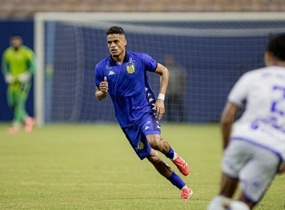 Wendel Nery celebra 50 jogos pelo Nacional em momento de luta pelo acesso: "É uma questão de honra"