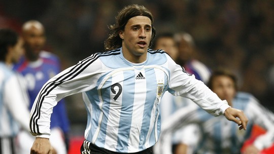 Crespo jogaria em qualquer time do Brasil? Comentaristas analisam técnico do São Paulo como jogador - Treinador tricolor tem 686 jogos e 328 gols como atacante e foi um dos maiores de sua geração; hoje, ele diz que experiência prévia o ajuda a passar dicas para centroavantes do elenco