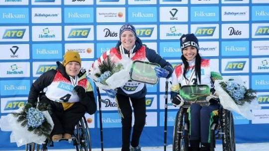 Aline Rocha fatura medalha de bronze no Mundial de para esqui cross country