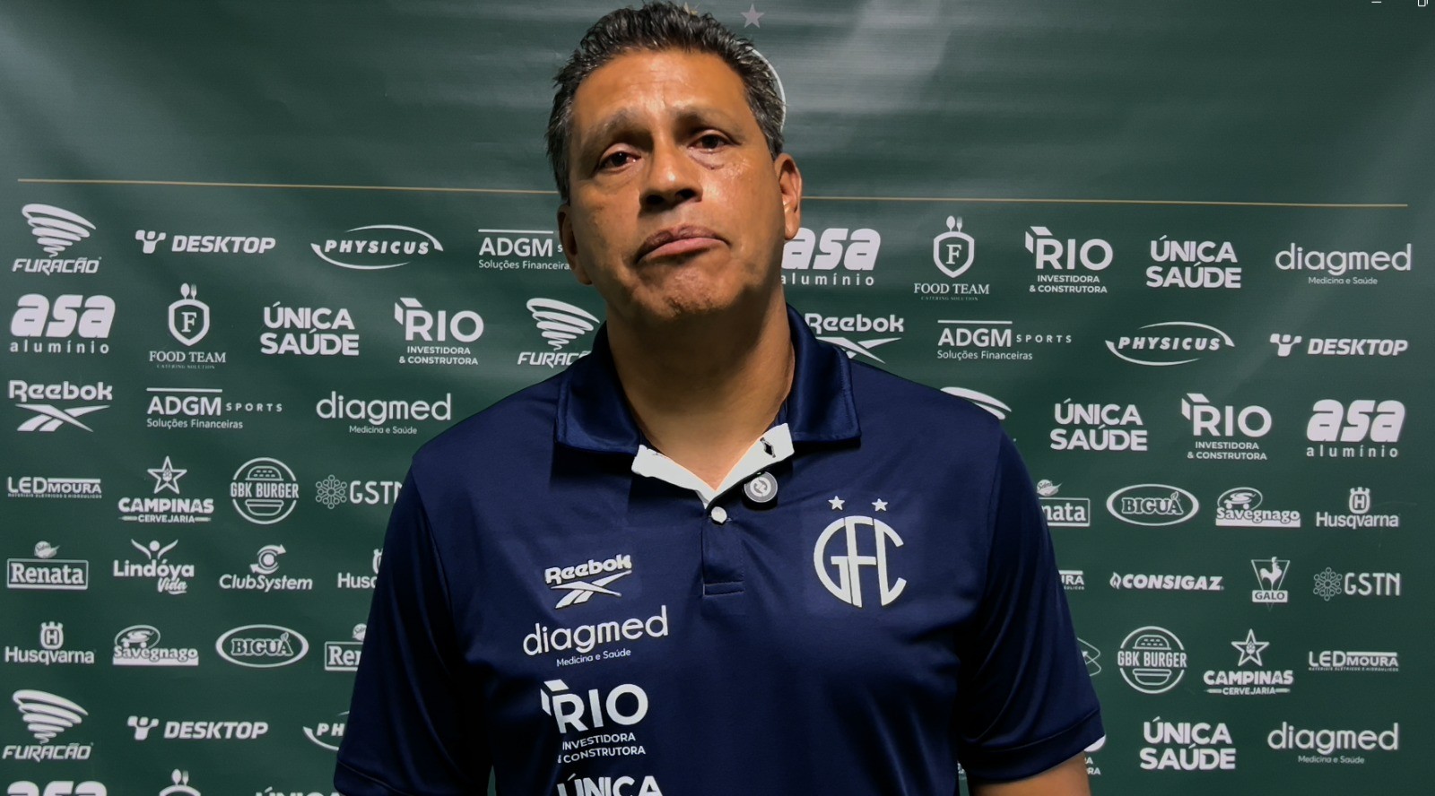 Elio lamenta virada do Botafogo-PB e trata duelo com Brusque como "jogo da vida" do Guarani