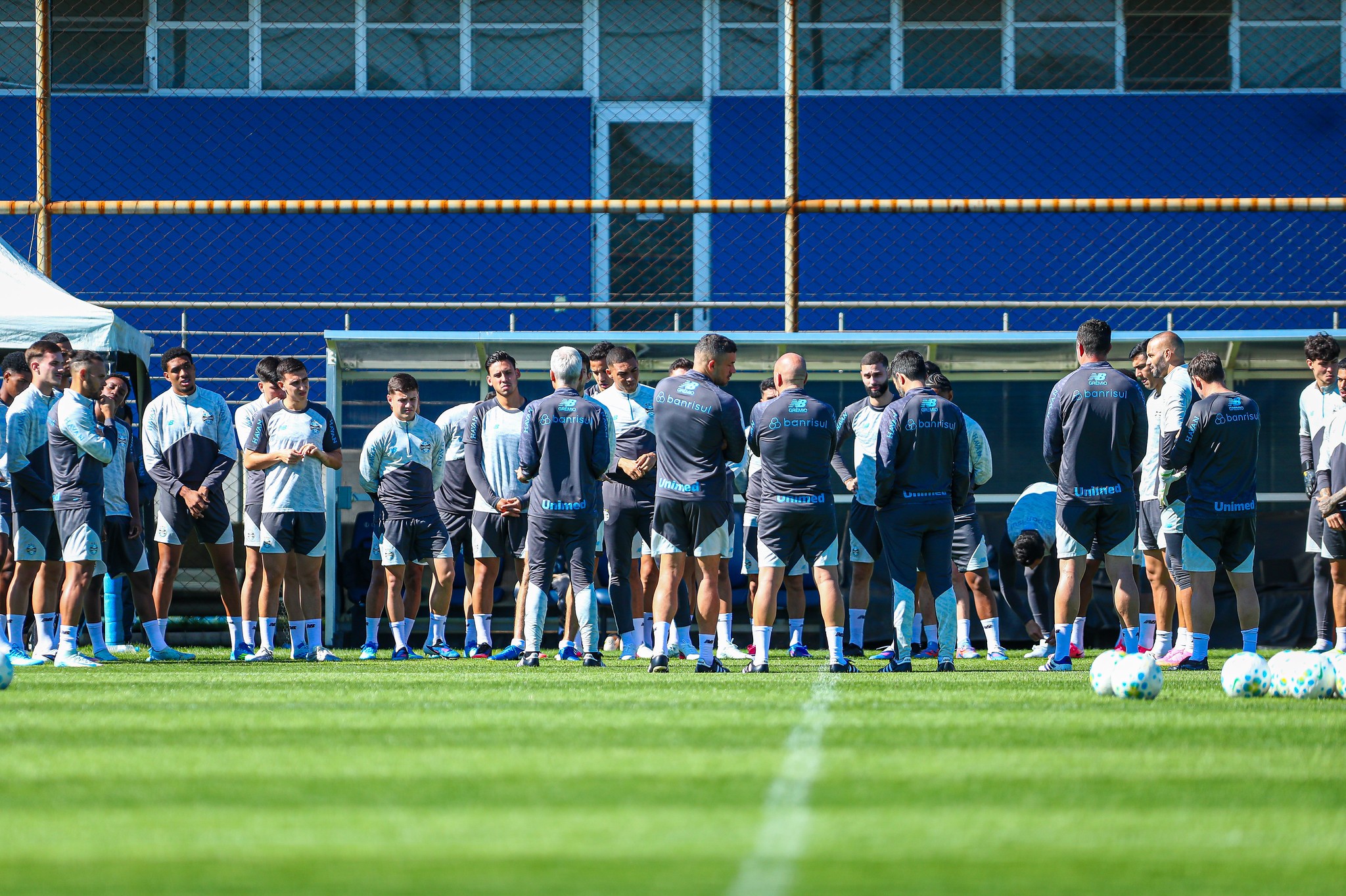 Saiba a duração do maior e do menor treino de Luís Castro no Grêmio e mais informações