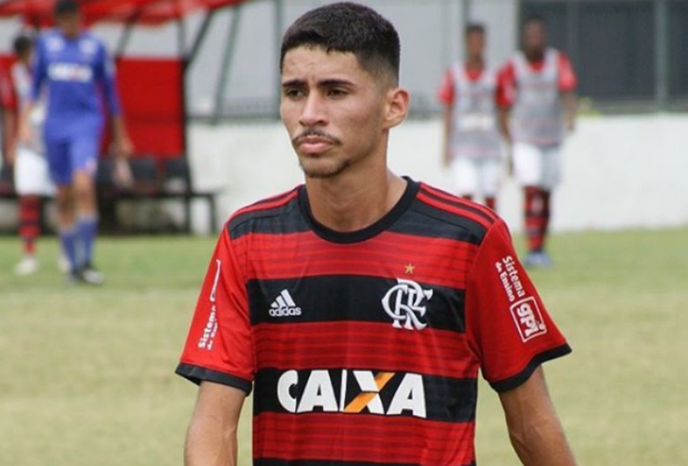Meia Wesley Souza homenageia o amigo Rykelmo, morto na tragédia do Ninho do  Urubu, futebol