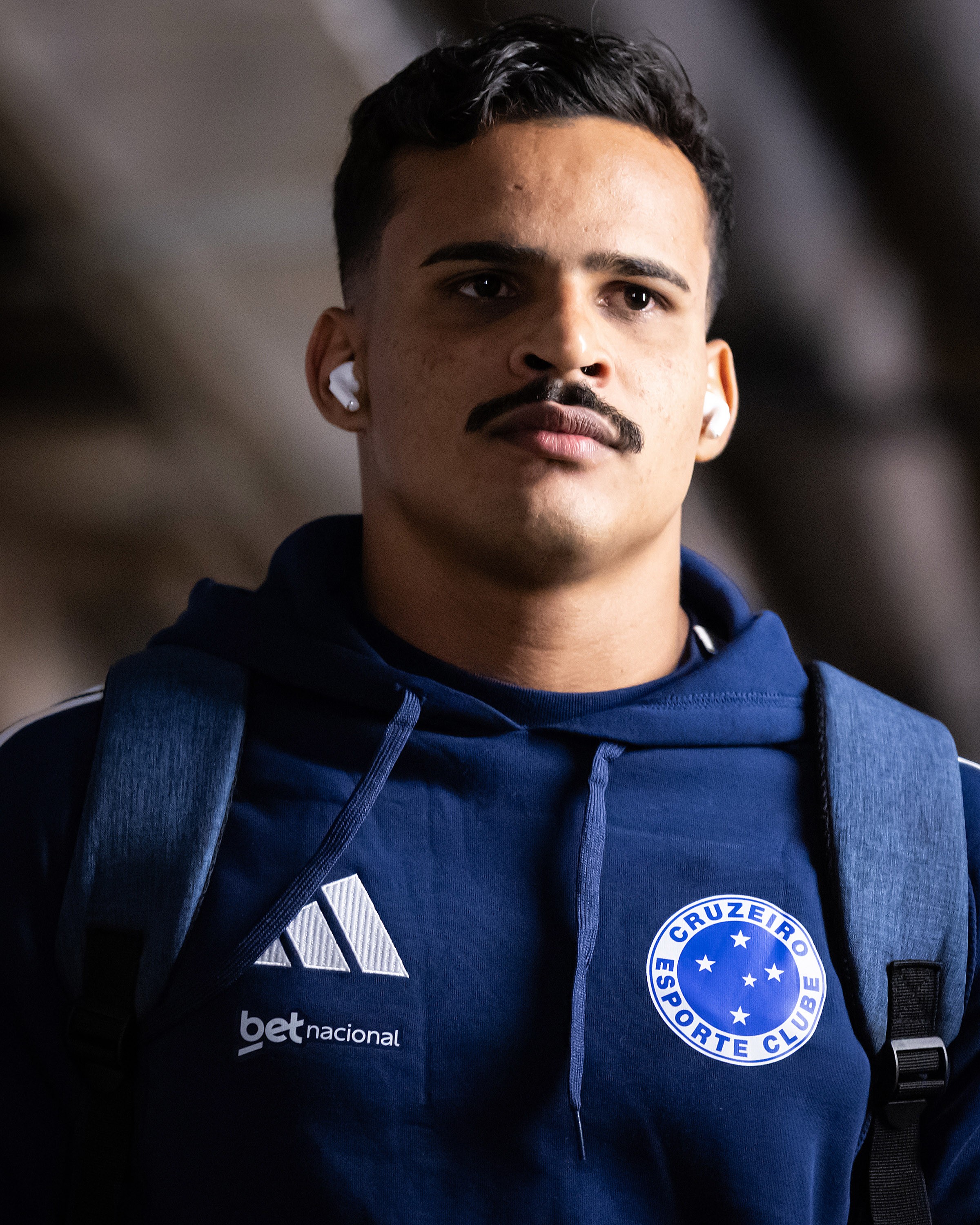 Negociações entre Cruzeiro e Como por Kaiki se arrastam com impasses e novas propostas no horizonte