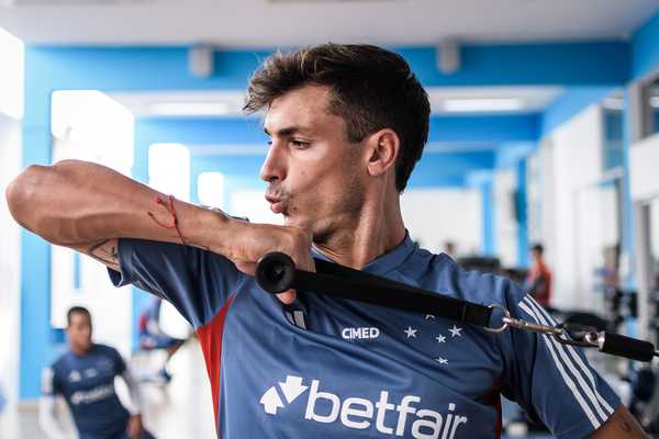 Cruzeiro ensaia retorno de Rafa Silva; Larcamón justifica Dinenno no banco.