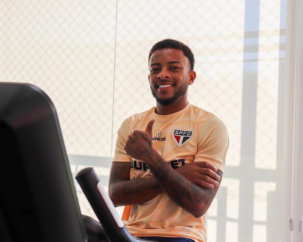 Welington na academia do CT do São Paulo — Foto: Erico Leonan / saopaulofc.net
