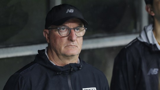 Dorival diz que "é difícil" explicar erros do time, mas valoriza luta e entrega do elenco