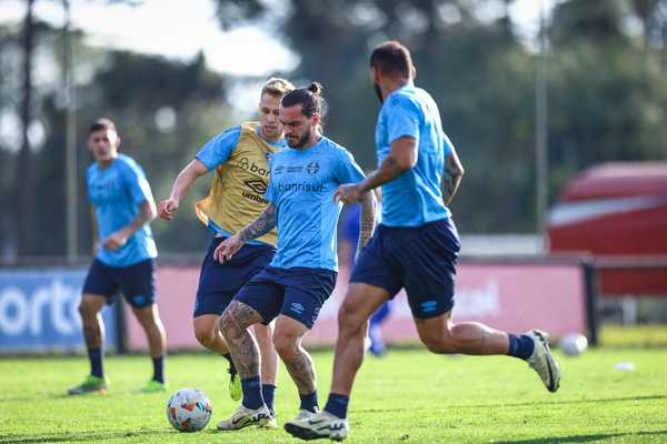 Nathan reitera preferência pelo Grêmio e destaca facilidade como falso 9
