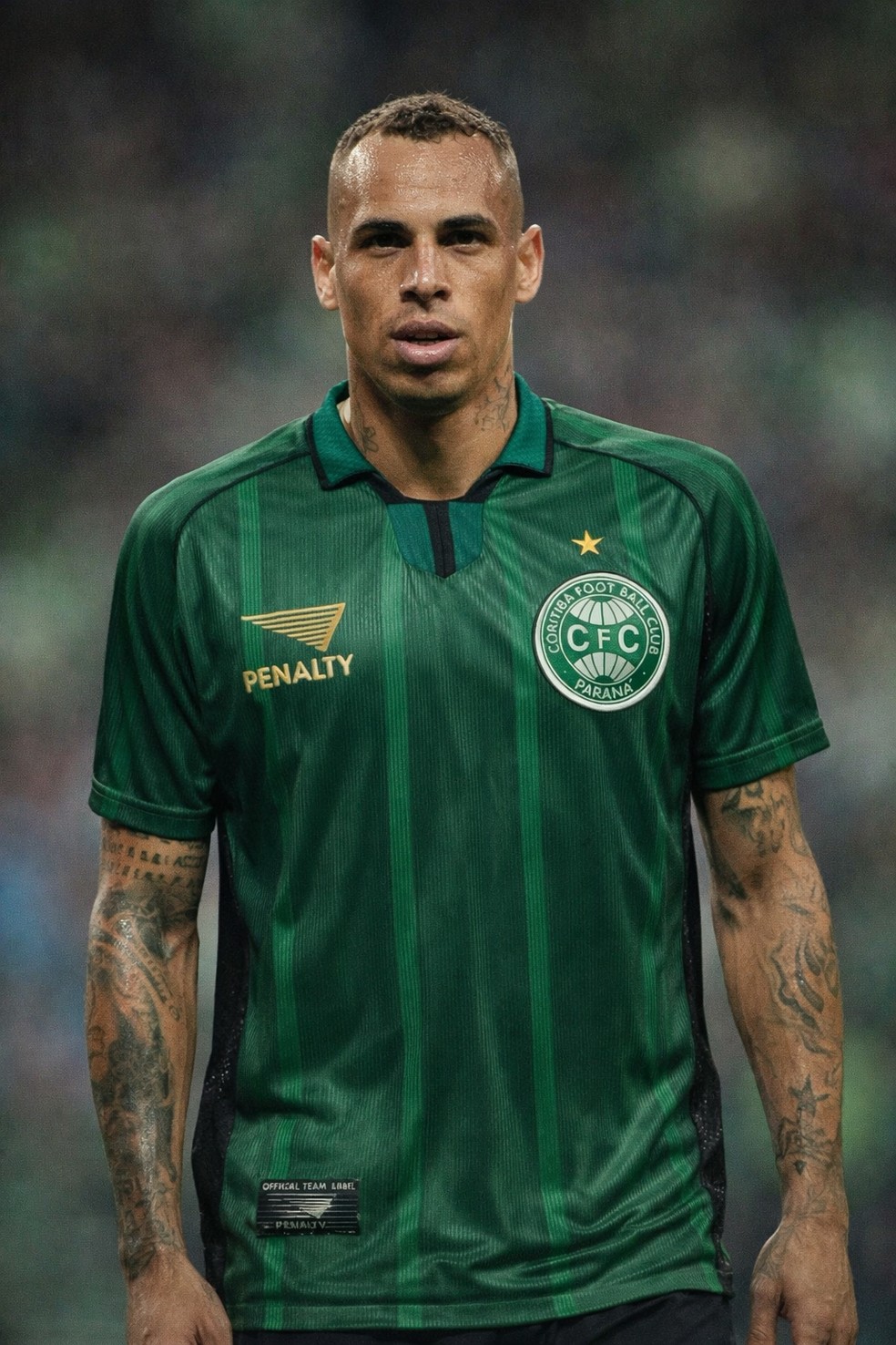 Breno Lopes com uniforme do Coritiba de 1999 em montagem feita por inteligência artificial — Foto: Montagem, IA