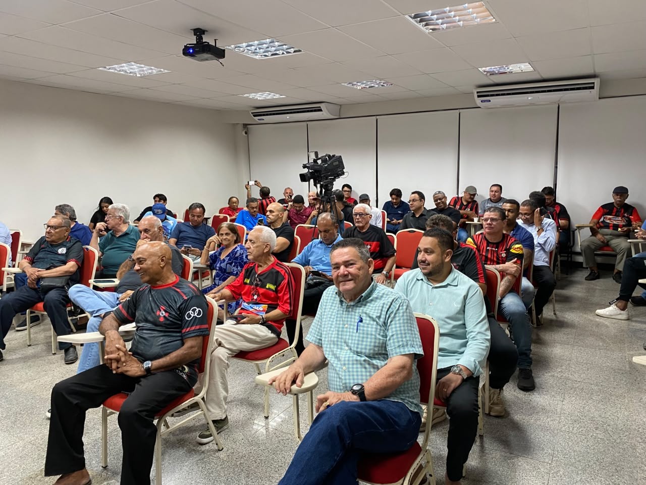 Luiz Carlos Matos é aclamado presidente do Moto Club para o próximo ...
