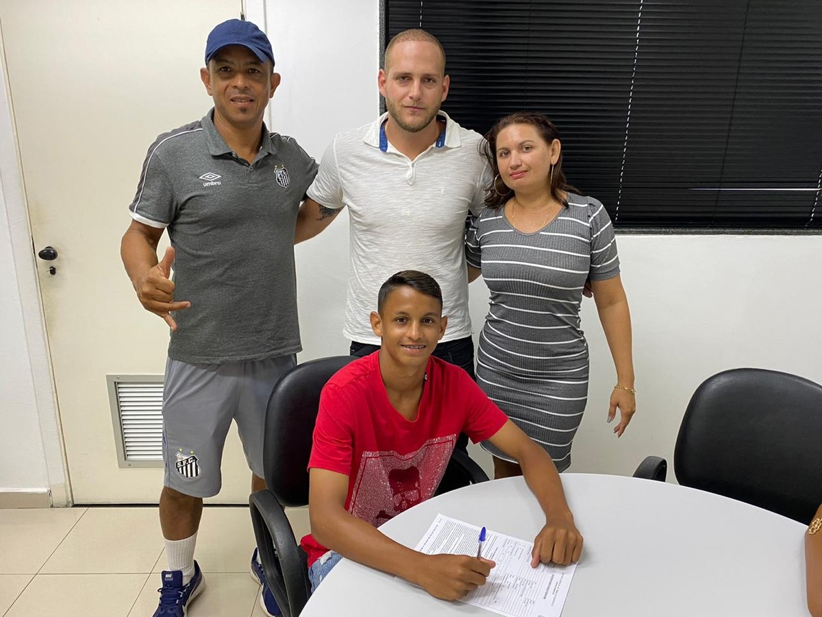 Santos trabalha na renovação de Wesley Patati