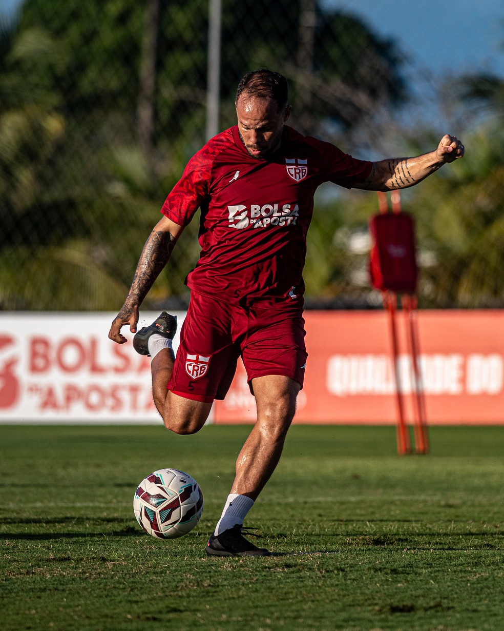 Douglas Baggio durante treino do CRB nesta semana — Foto: Francisco Cedrim/ASCOM CRB