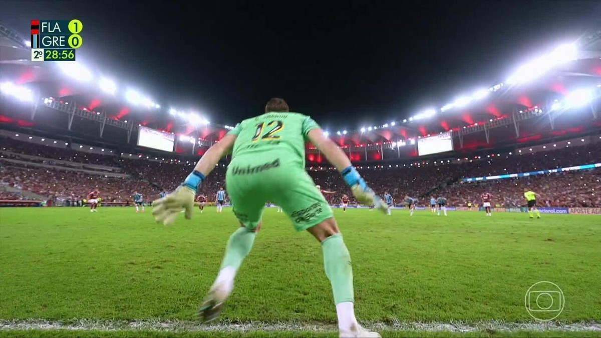 Suárez passa em branco em queda do Grêmio e se aproxima de maior jejum por clubes na carreira