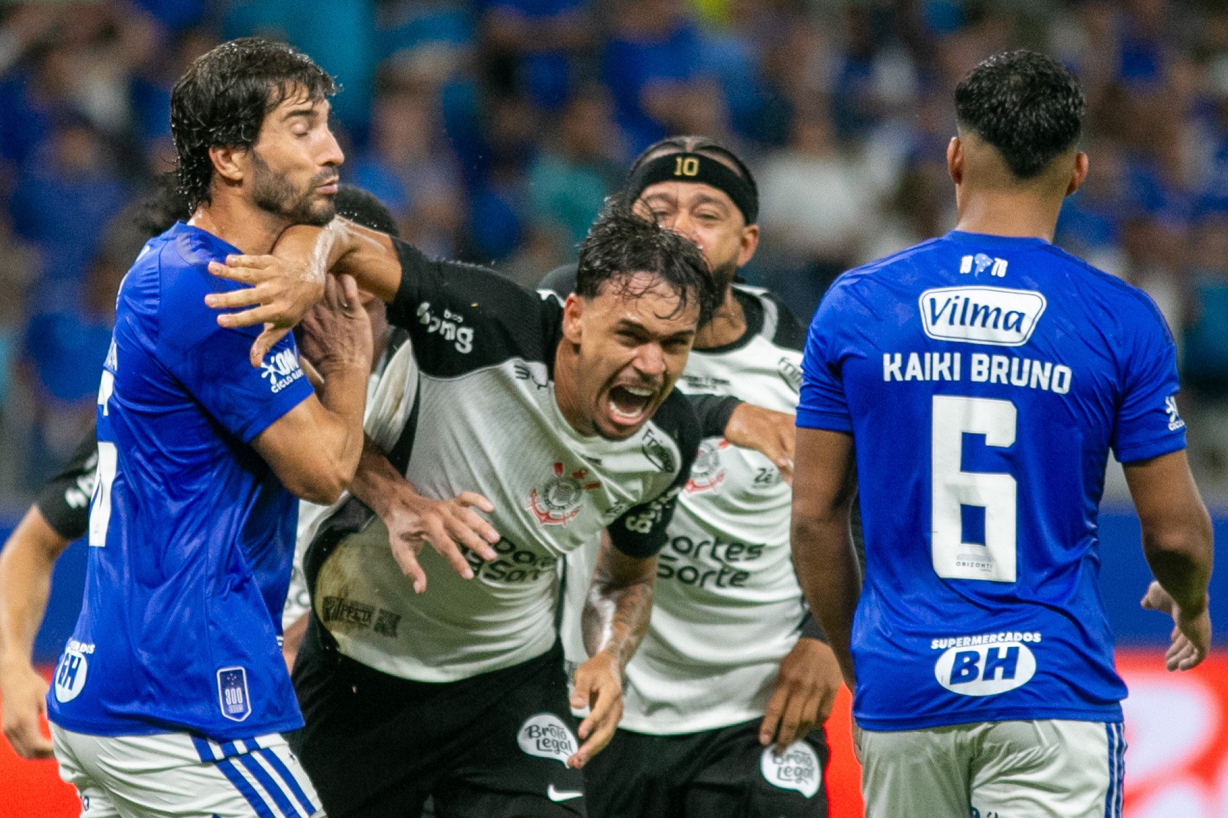 Corinthians reage no Mineirão, arranca empate do Cruzeiro e mantém sequência